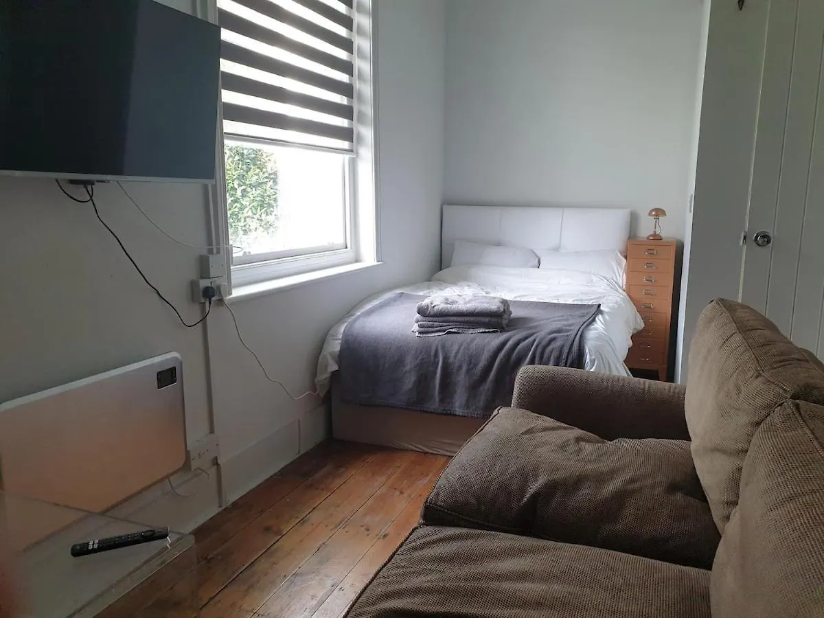 Apartment 4 Compact Studio - Prime Location - Quiet Brighton